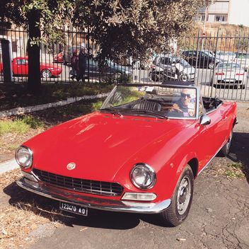 Old red Fiat car - Kostenloses image #332219